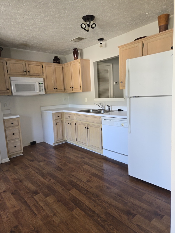 Building Photo - 3555 Seneca Forest Dr
