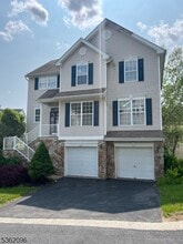 Building Photo - 6 W Winding Hill Dr