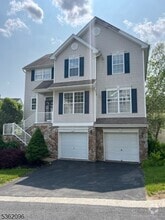 Building Photo - 6 W Winding Hill Dr