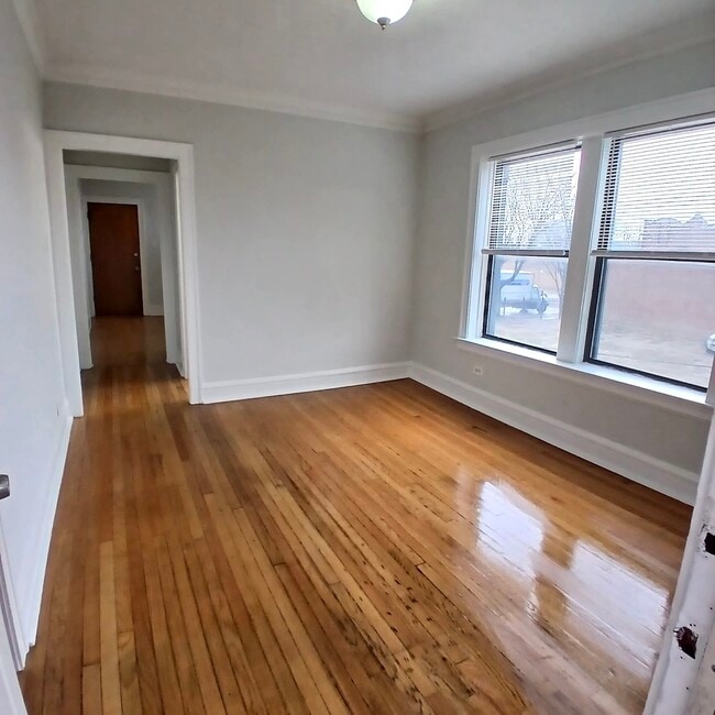Building Photo - 4810 W Armitage Ave