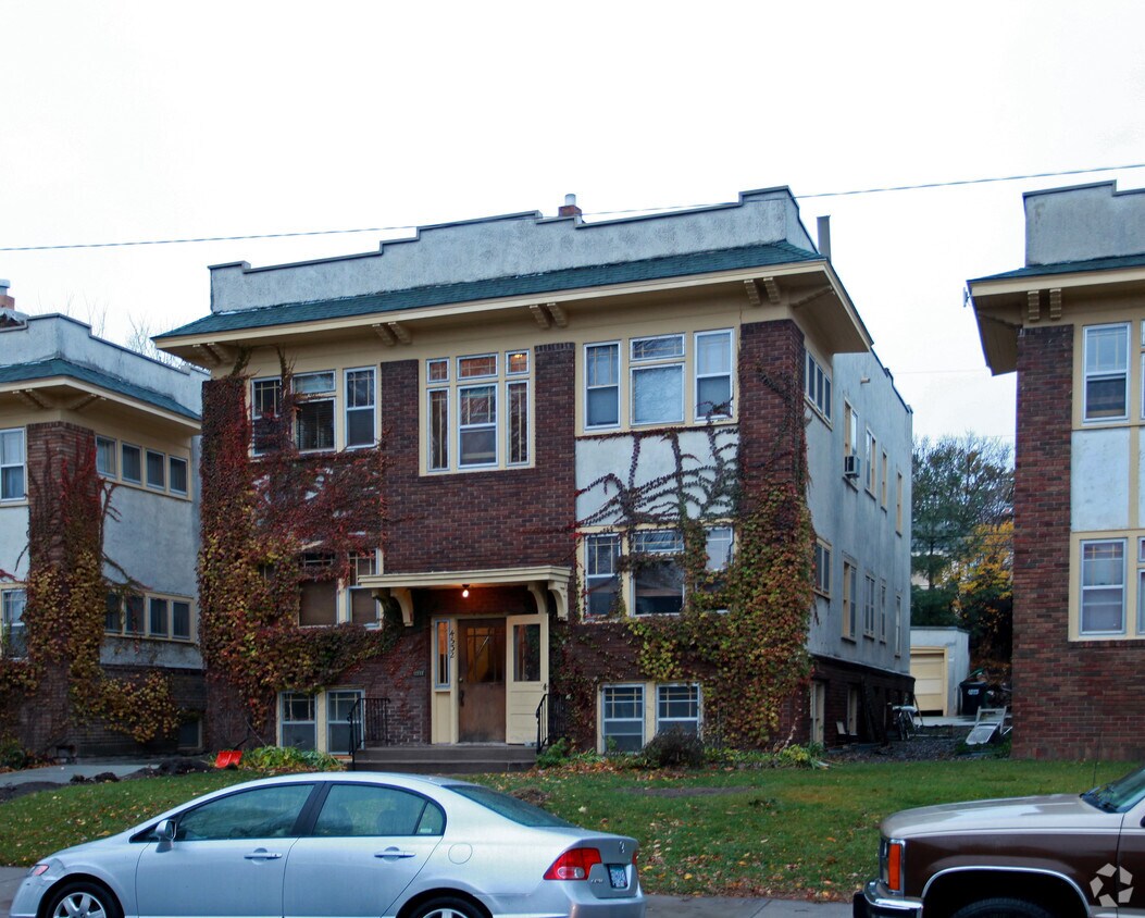 Building Photo - 4532 Bryant Ave S