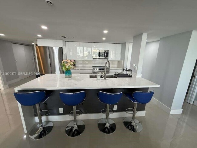 Foto del edificio - 1717 N Bayshore Dr