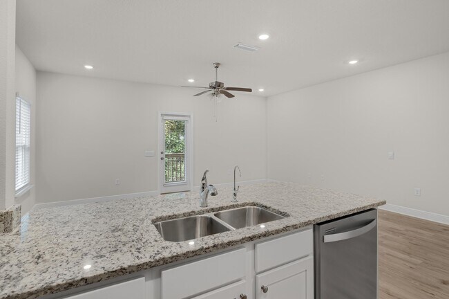 Foto del edificio - 34 Sandhill Pines Dr