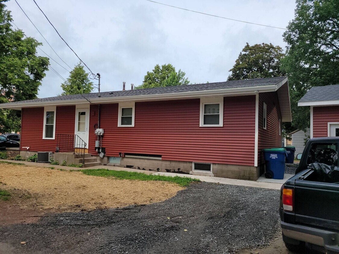 Building Photo - 607 Seymour St