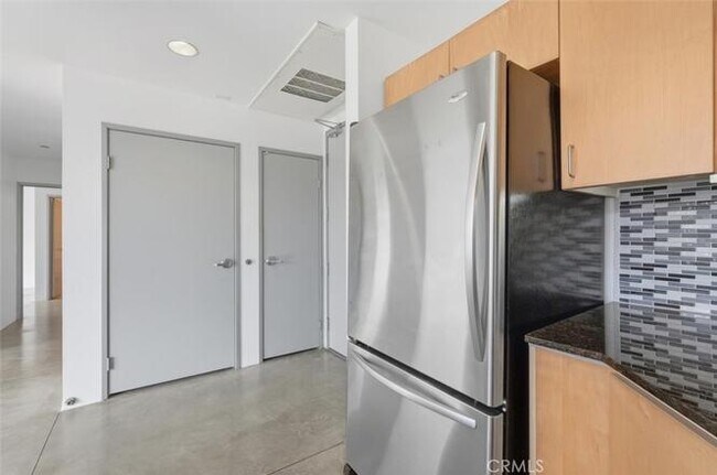 Foto del edificio - 285 W 6th St