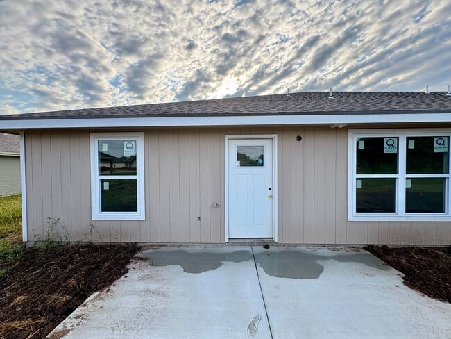 Building Photo - Newly Built 3 Bedroom Duplex in Irvine Acres!