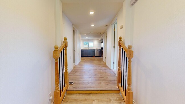 Foto del edificio - Tracyton 3 Bedroom w/ Tons of Parking & Huge Lot! Avail. 4/15