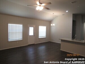 Foto del edificio - 619 Heathers Wy