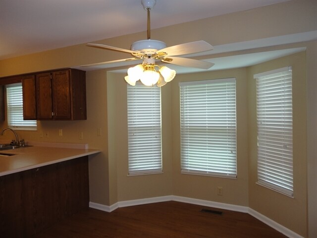 Foto del edificio - 7037 Berry Blossom Ct