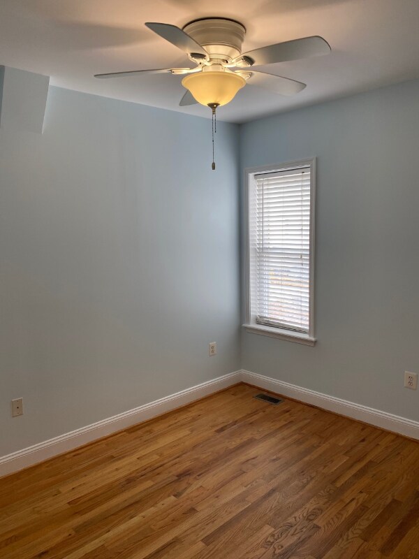 Foto del edificio - 1006 9th St NE