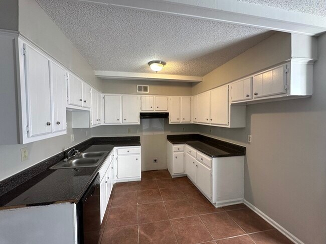 Foto del edificio - 2161 Oldfield Dr