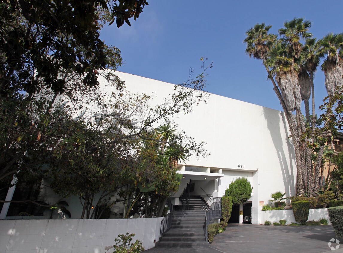 621 San Vicente blvd. - 621 San Vicente Blvd