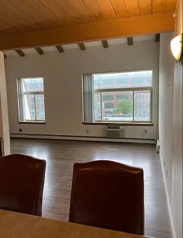 Foto del edificio - 2131 N Summit Ave