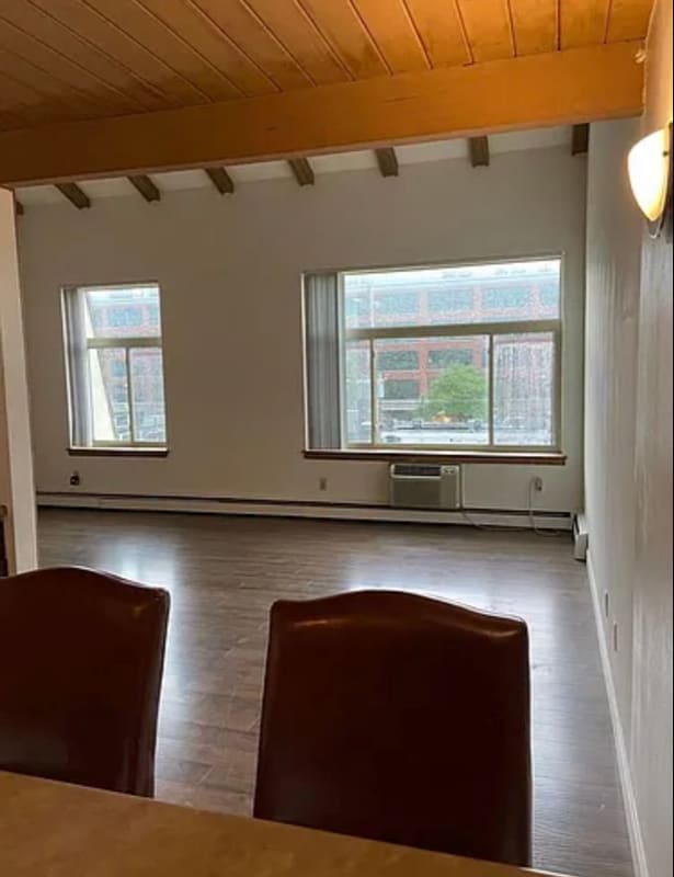 Building Photo - 2131 N Summit Ave