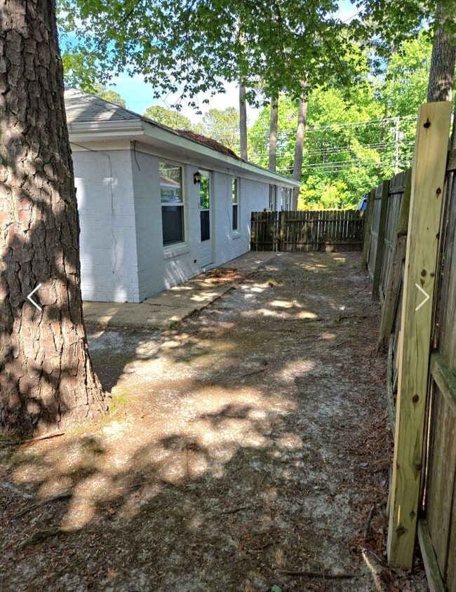 Building Photo - 703 S Rosemont Rd