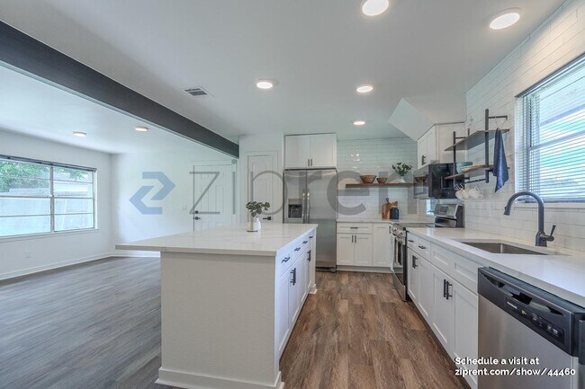 Foto del edificio - 4111 Beran Dr