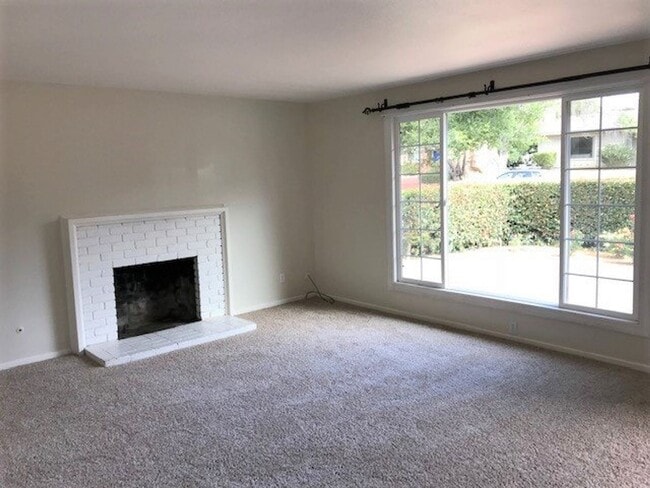 Building Photo - 541 Highland Dr