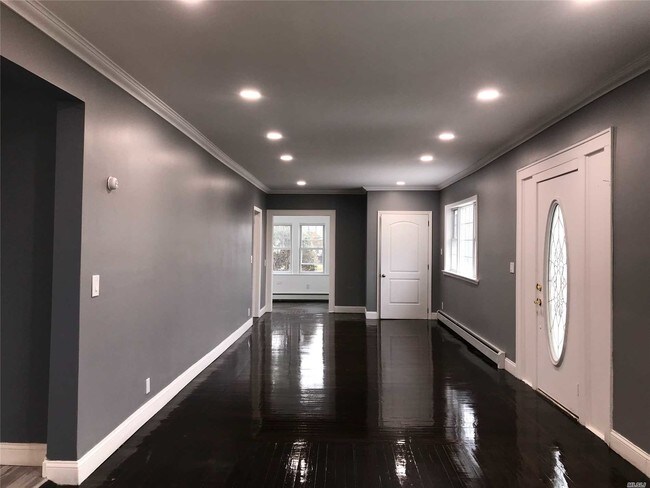 Building Photo - 131 Gregory Ave