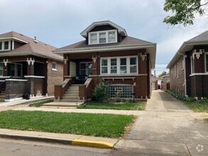 Building Photo - 2435 Gunderson Ave