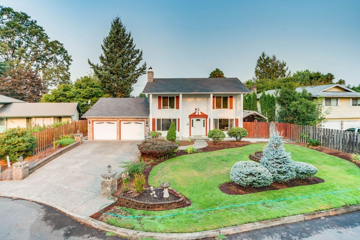 Primary Photo - Large colonial home in NE Hillsboro