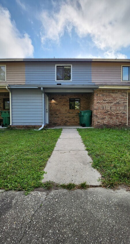 Primary Photo - 1327 Green Acres Blvd