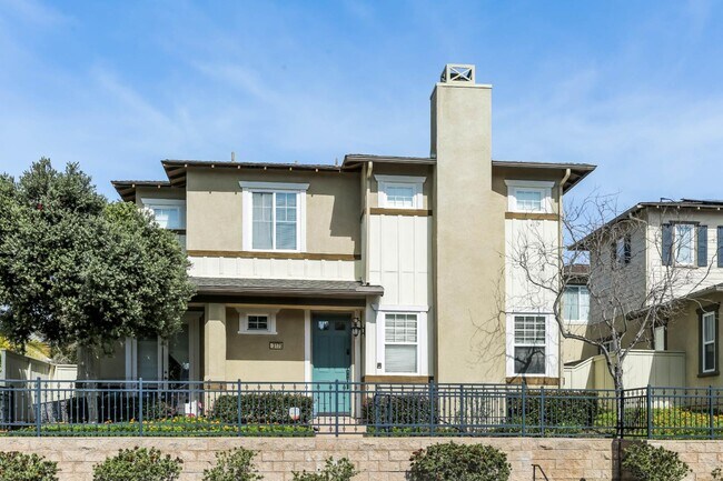Building Photo - 3170 Levante St
