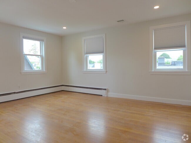 Building Photo - 20 Eastburn St