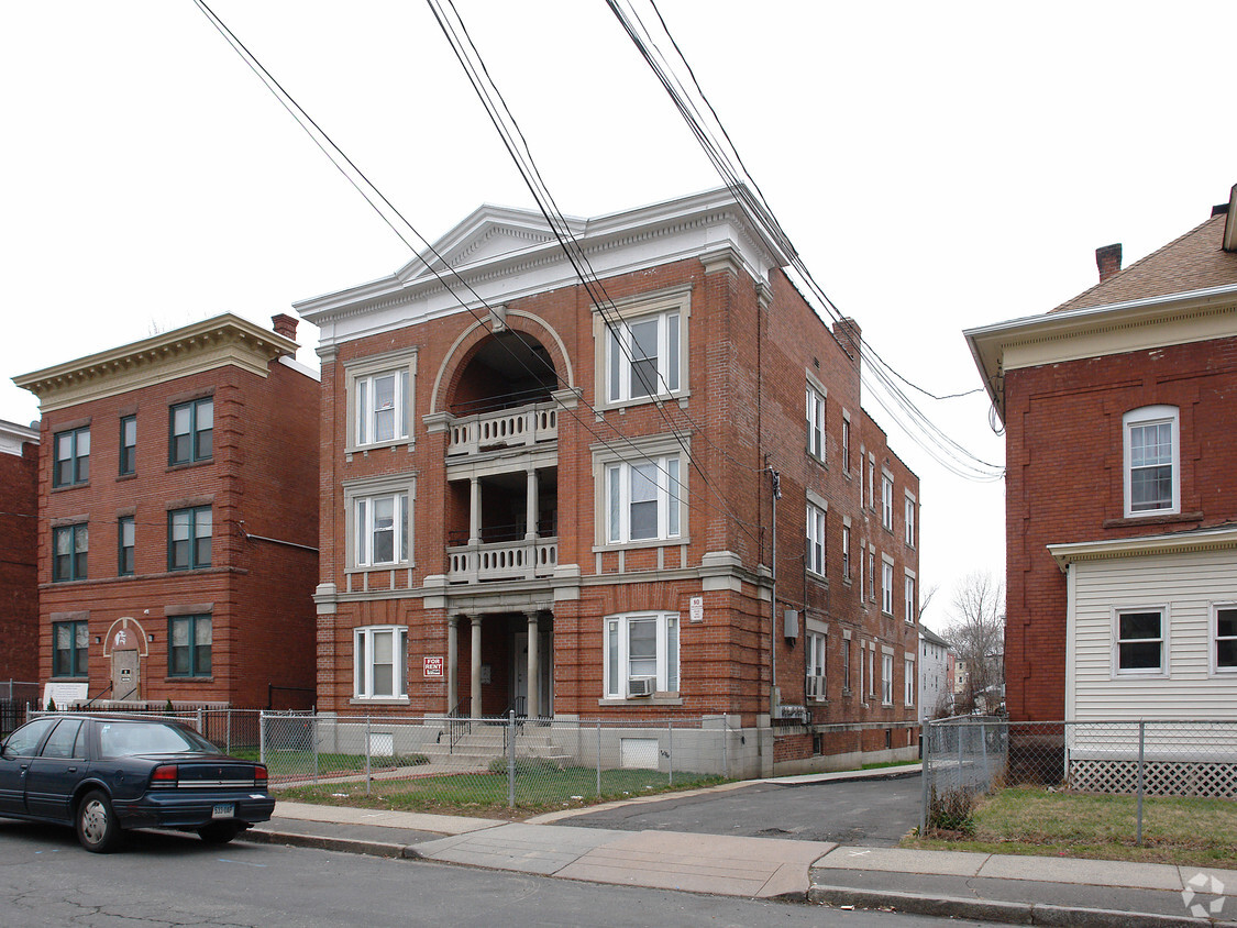Primary Photo - 21 Edgewood St