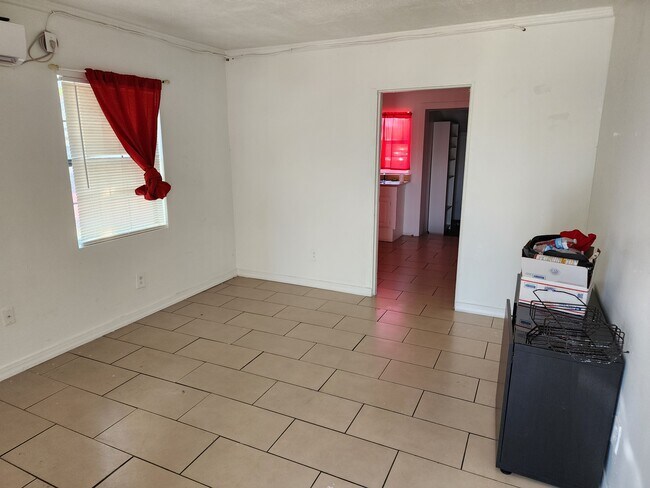 Foto del edificio - 1008 Maltby Ave