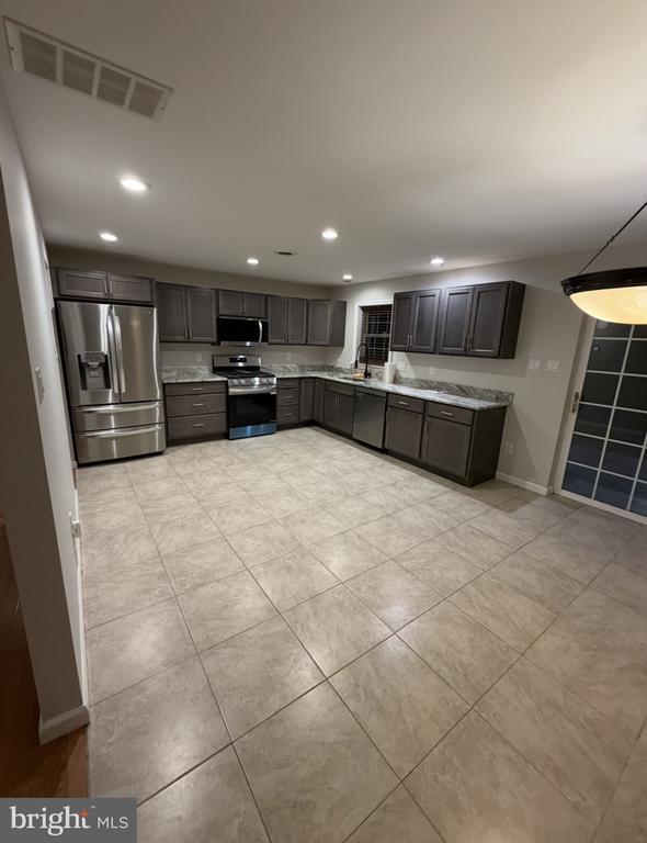 Foto del edificio - 1002 Taunton Ave