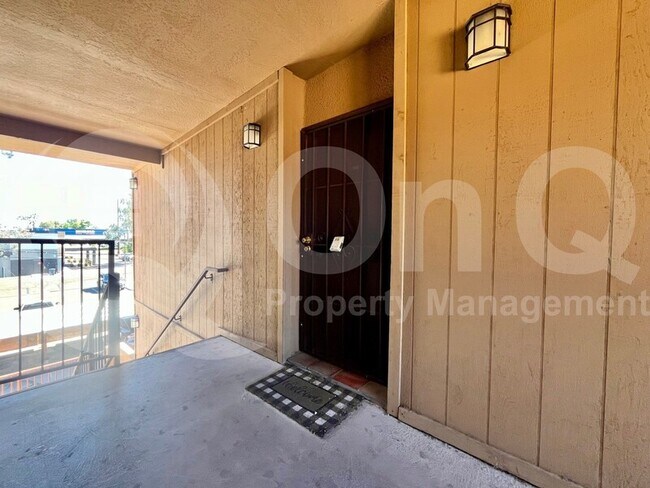 Foto del edificio - 1810 E Blacklidge Dr