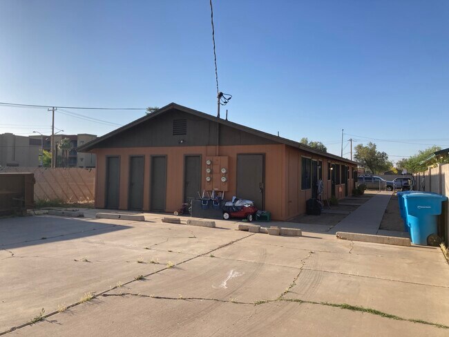 Rear Loaded Surface Parking & Storage Closets - 1209 E Adams St