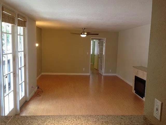 living area - 616 Veteran Ave