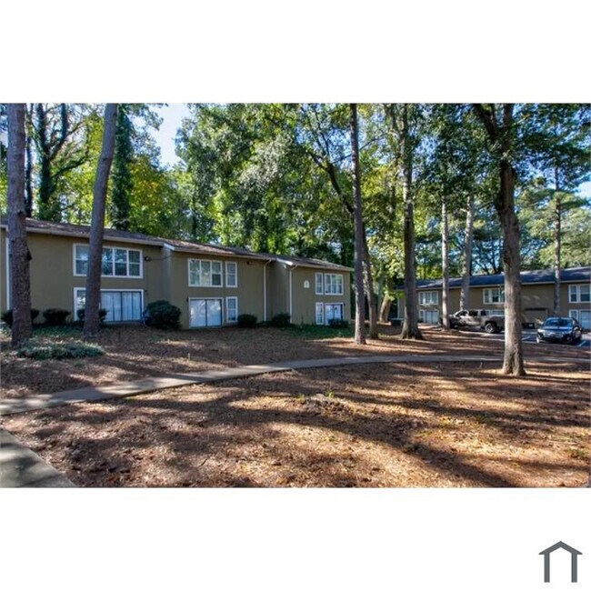 Building Photo - Room in Apartment on Stanton Rd SW