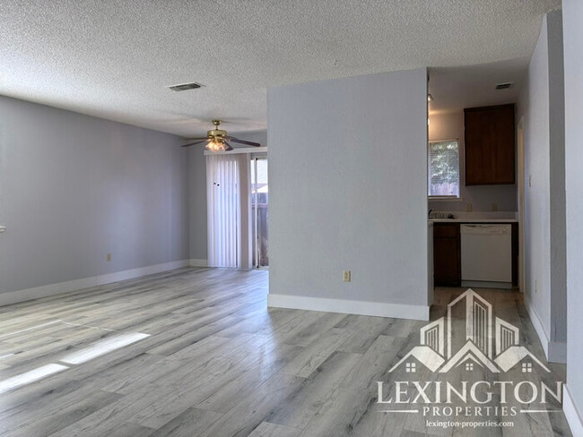 Building Photo - Charming 2BD/1.5BA Sacramento Home, near J...