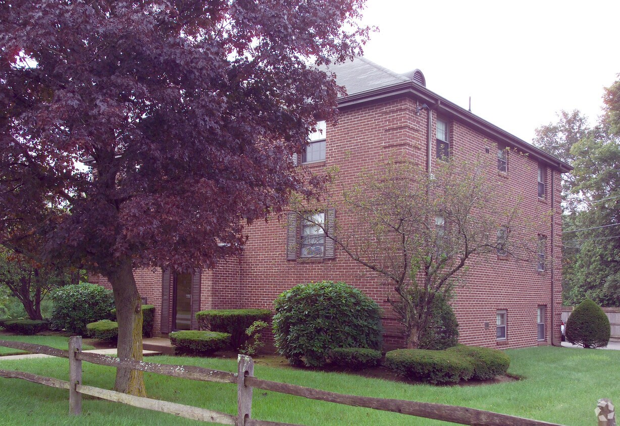 31 Townsend St, Abington, MA 02351 Apartments in Abington, MA