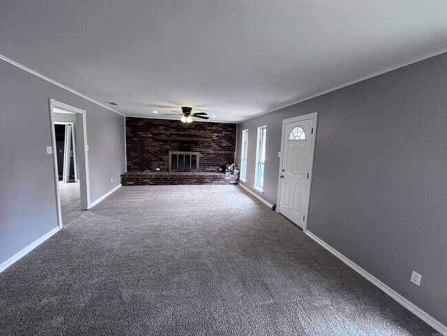 Foto del edificio - 1108 Towering Oaks Dr