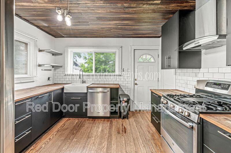 Primary Photo - 942 E Tabor St