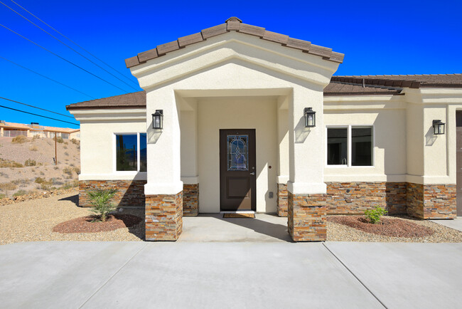 Building Photo - 1135 Rolling Hills Dr
