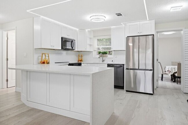 Foto del edificio - Renovated Home near downtown New Port Richey