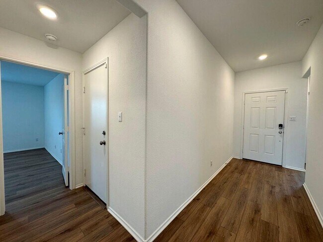 Building Photo - 208 Magione St