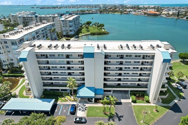 Building Photo - 7912 Sailboat Key Blvd S