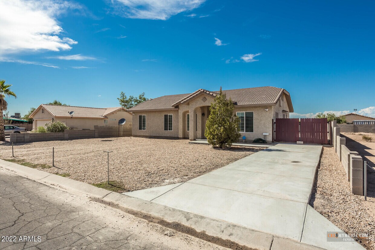 Foto principal - 10478 W Fernando Dr