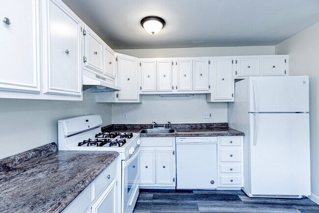 Building Photo - 54 Fernview Ave