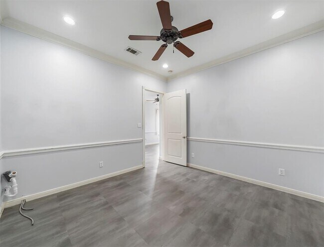 Foto del edificio - 12830 Willow Centre Dr