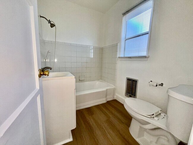 Foto del edificio - 2501 Venice Blvd