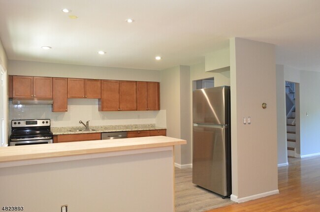 Building Photo - 89 Forsythia Ln