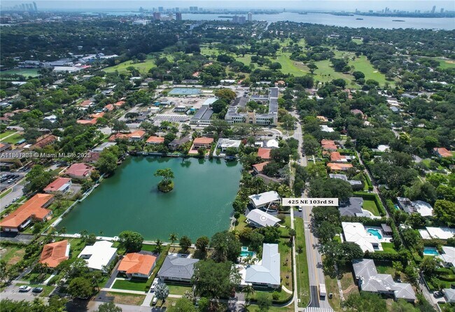 Foto del edificio - 425 NE 103rd St
