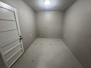 Building Photo - 117 Bayview Dr
