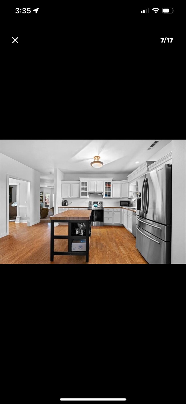 Building Photo - 928 N Meadowlands Dr